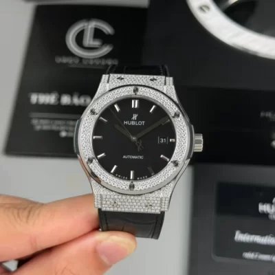 Đồng hồ Hublot Classic Fusion Diamonds Moissanite Pave 42mm Dial Black - VIP Version